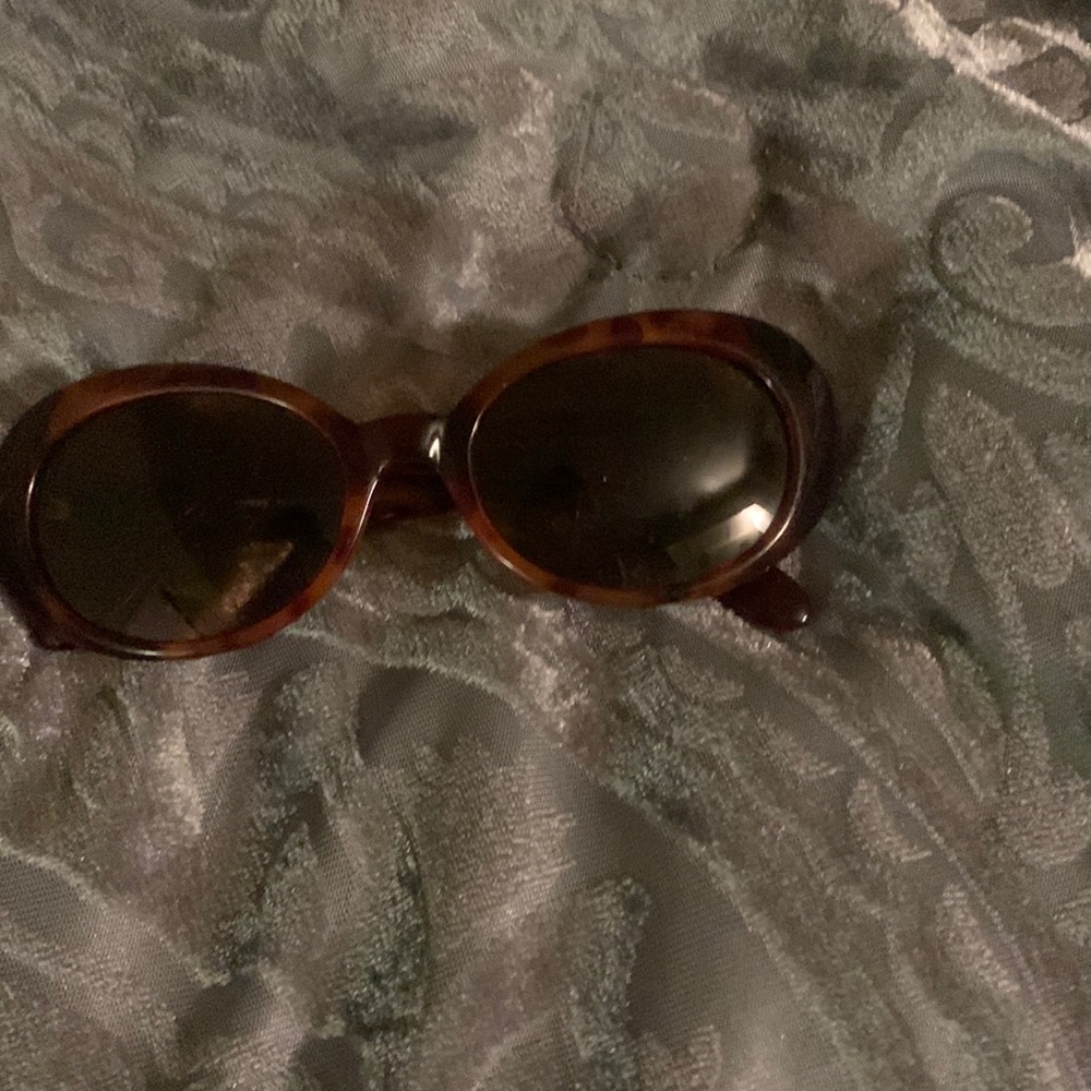 Guess Sunglasses Rounded Tortoiseshell Frame - image 1